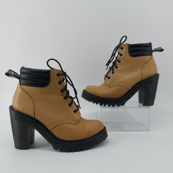 Dr. Martens Tan Persephone Sz 8 Eye Heeled Ankle Boots Women - Picture 2 of 12